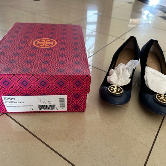 Pre own condition Tory Burch Caroline wedge Claire blue size 7 - Picture 3 of 7
